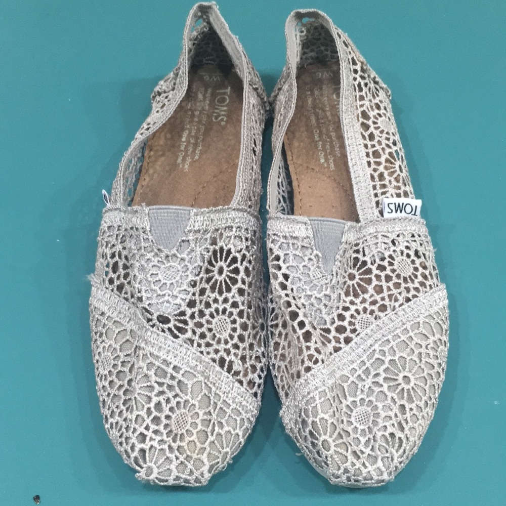 TOMS silver crochet women’s classics